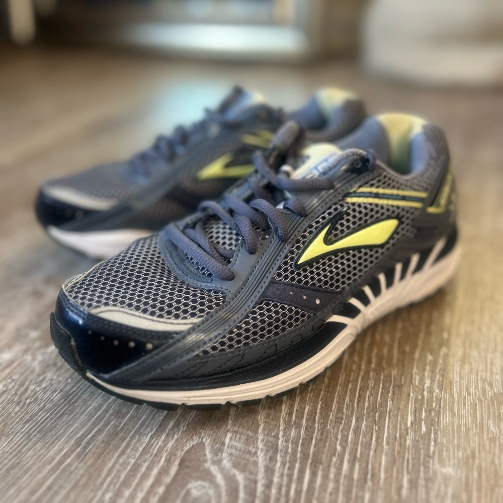 Brooks Women’s Dyad Running Shoe 7.5
